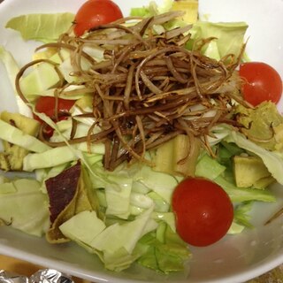 野菜と食物繊維たっぷりのサラダ